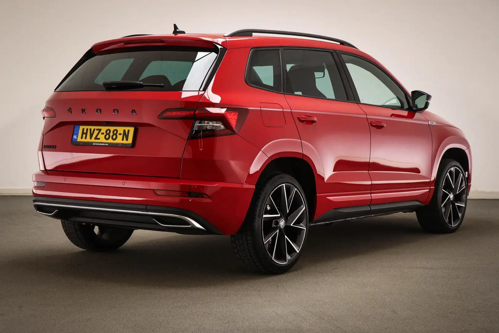 Skoda Karoq 1.5 TSI ACT Sportline Business | DAB | STOELVERWAR Rood - 2