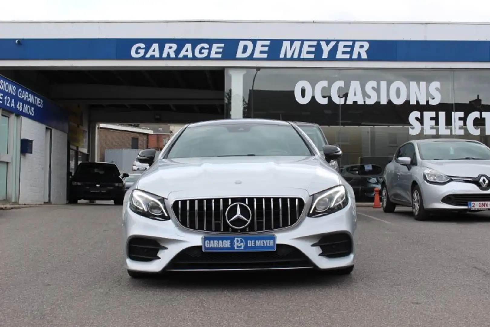 Mercedes-Benz E 200 Coupe AMG Line Gris - 2