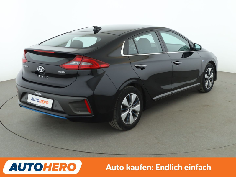 Hyundai IONIQ 1.6 Hybrid Style Aut.*NAV*ACC*PDC*SHZ*ALU*KLIMA* — photo 6