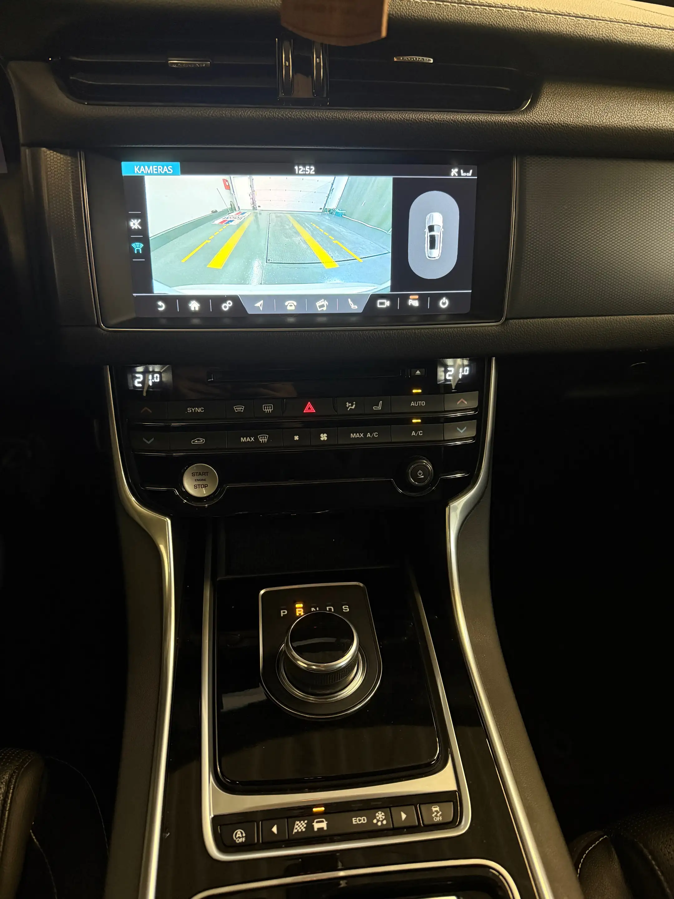 Jaguar XF XF 25d AWD Sportbrake  Aut. R-Sport — photo 9