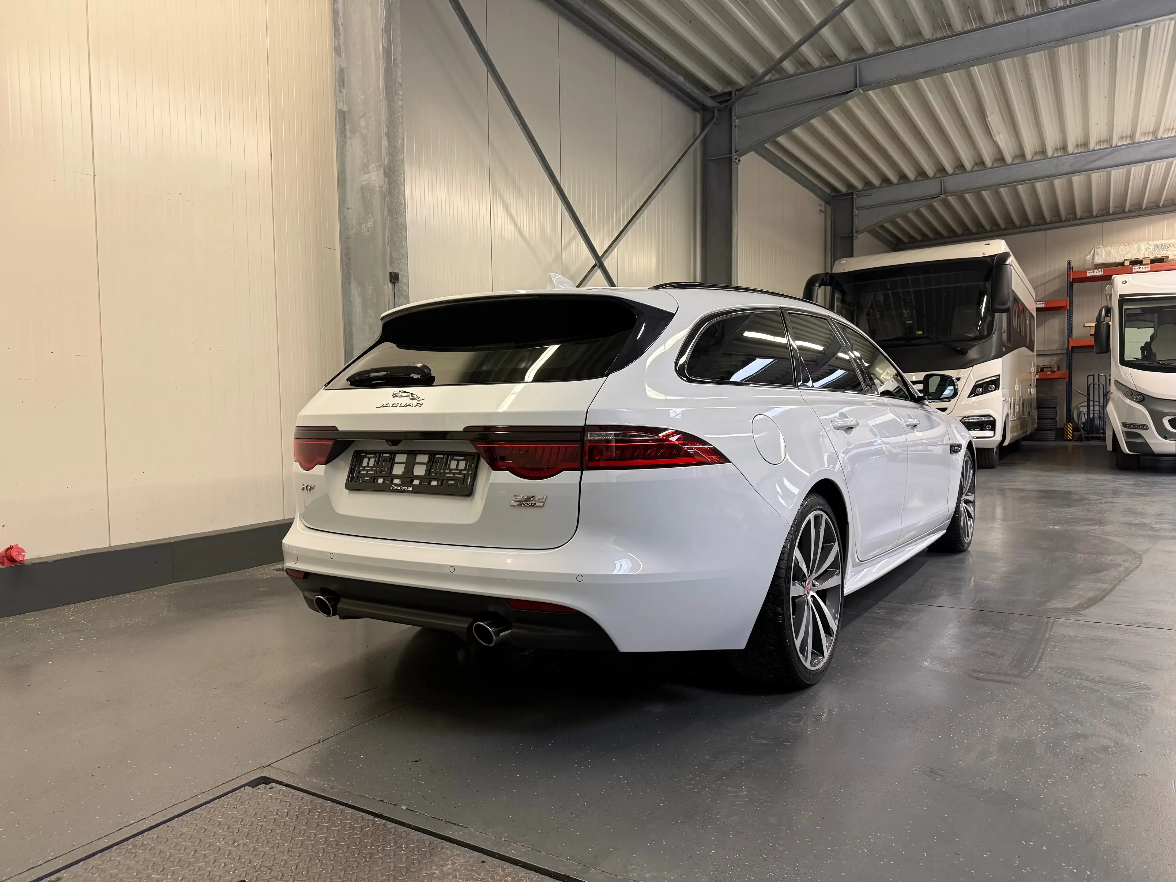 Jaguar XF XF 25d AWD Sportbrake  Aut. R-Sport — photo 3