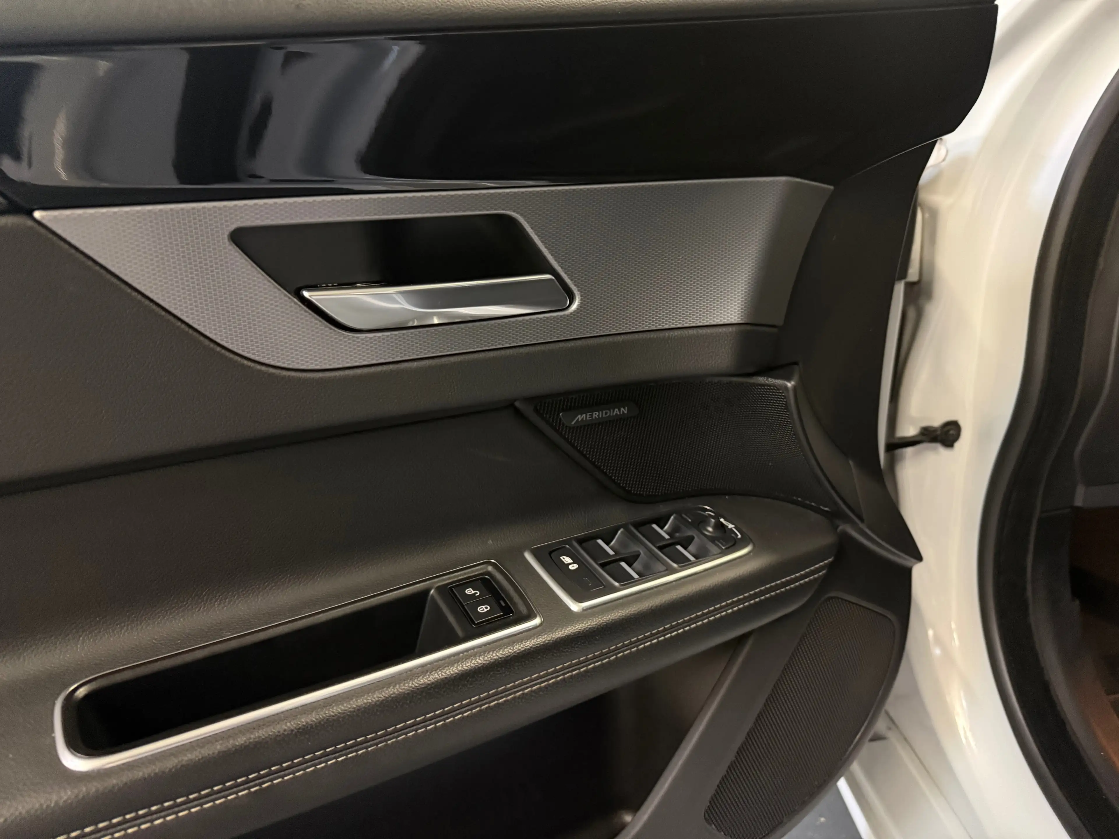 Jaguar XF XF 25d AWD Sportbrake  Aut. R-Sport — photo 10