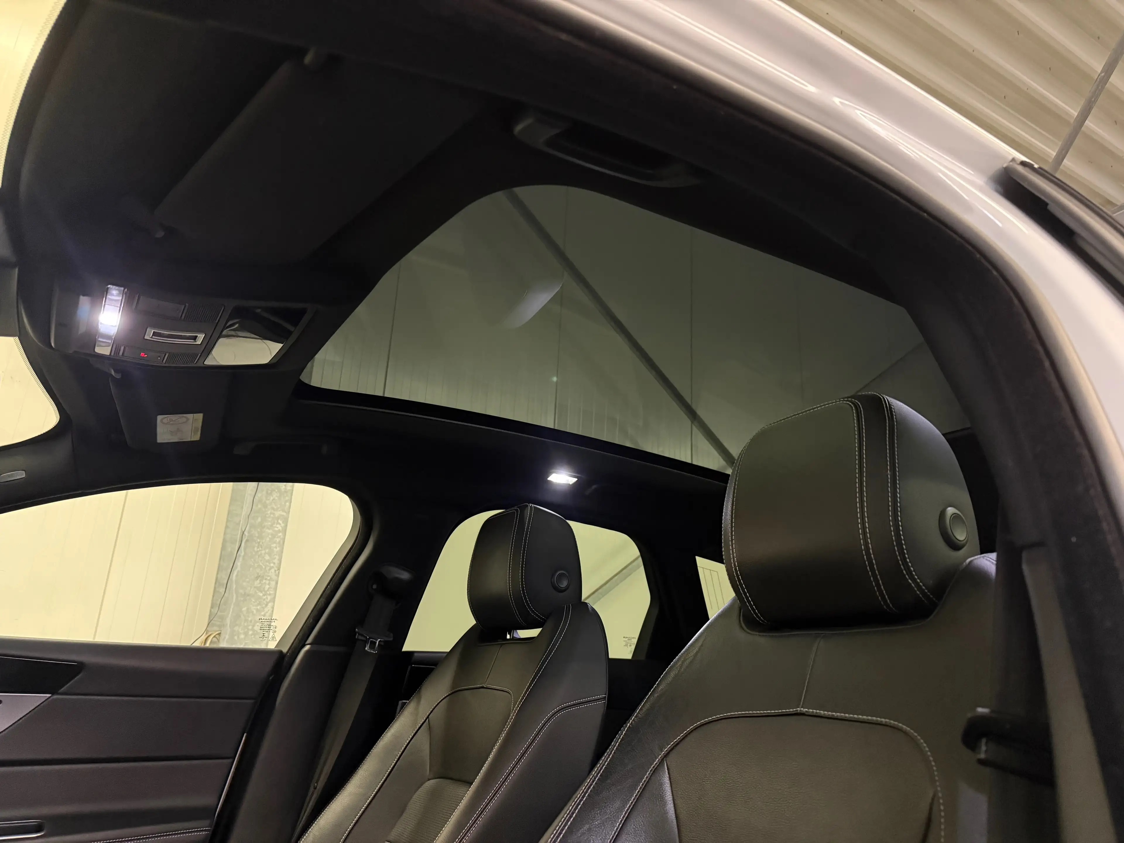 Jaguar XF XF 25d AWD Sportbrake  Aut. R-Sport — photo 11