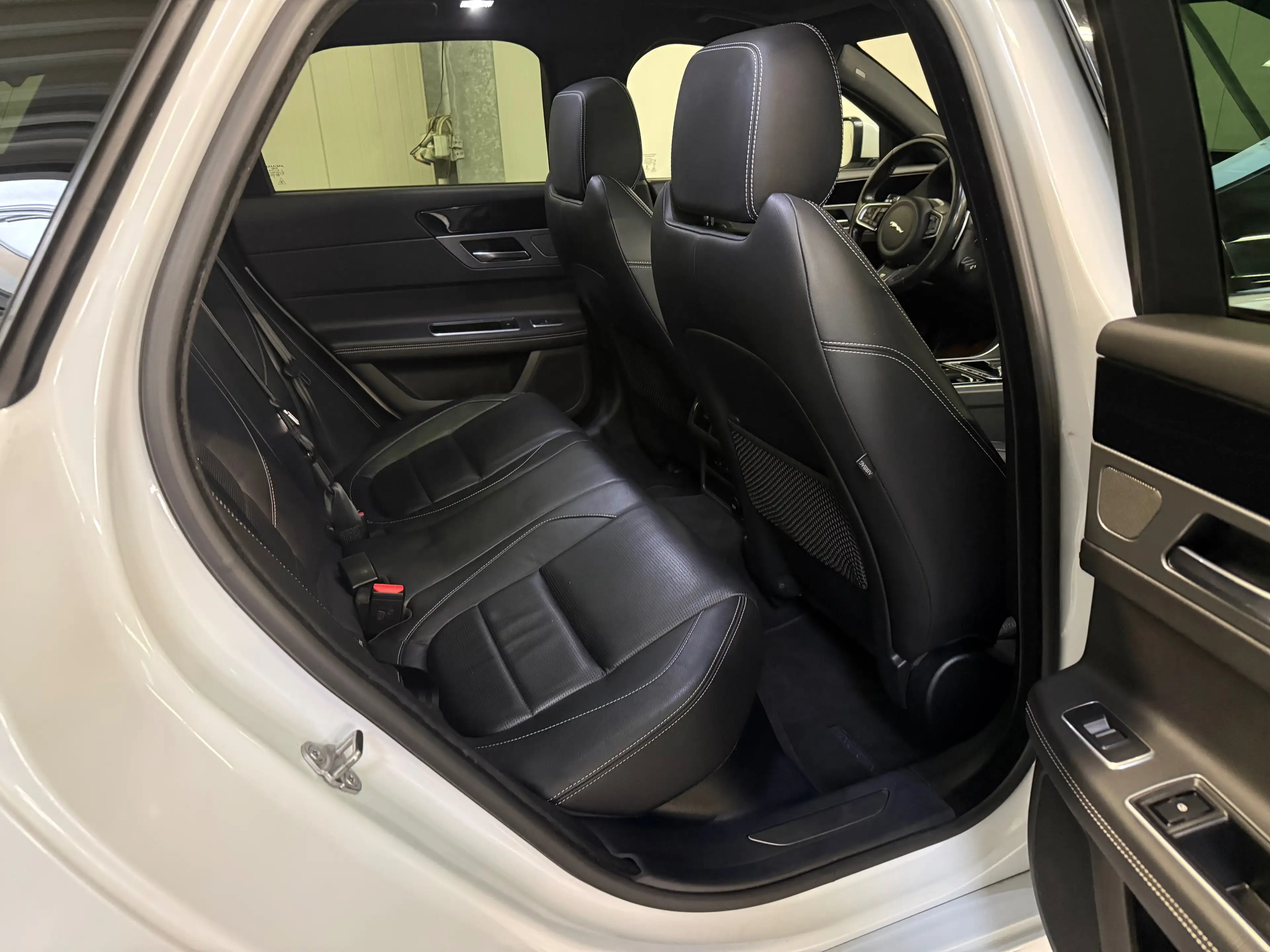 Jaguar XF XF 25d AWD Sportbrake  Aut. R-Sport — photo 13