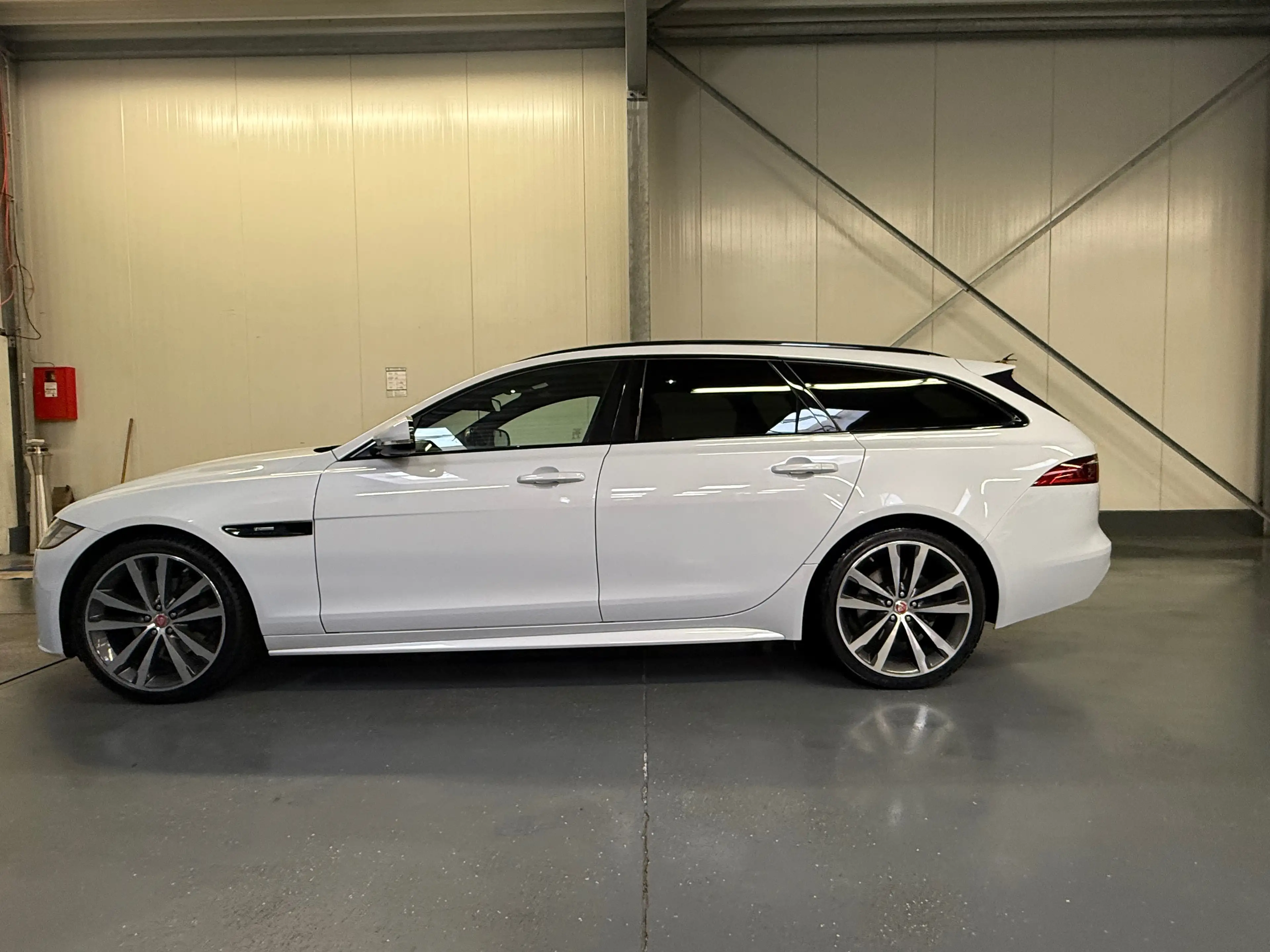 Jaguar XF XF 25d AWD Sportbrake  Aut. R-Sport — photo 5