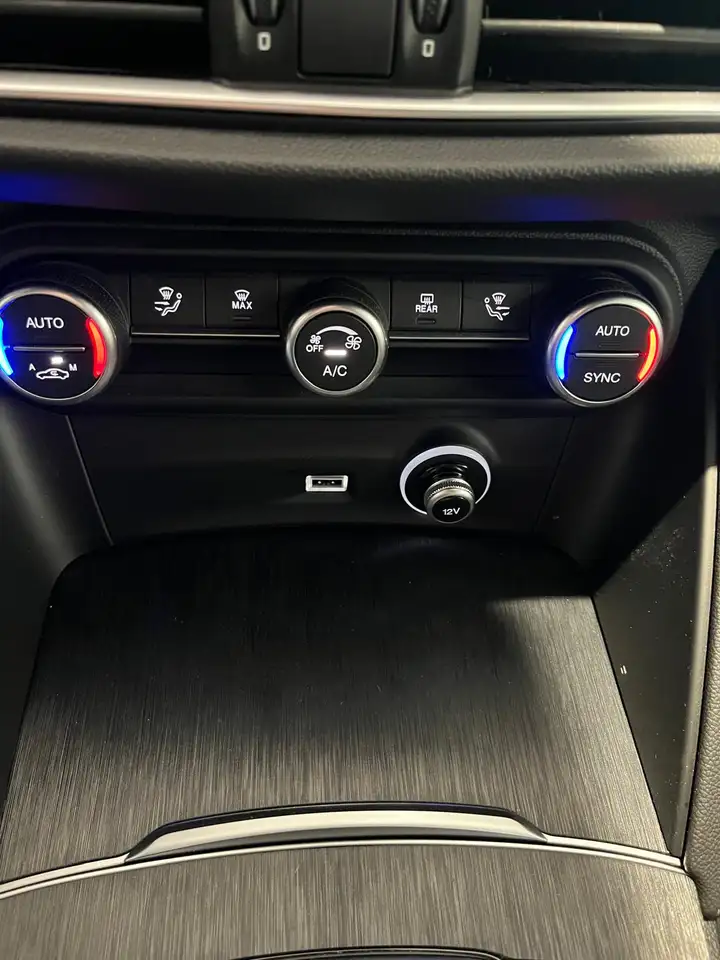 Alfa Romeo Stelvio 2023 — фото 22