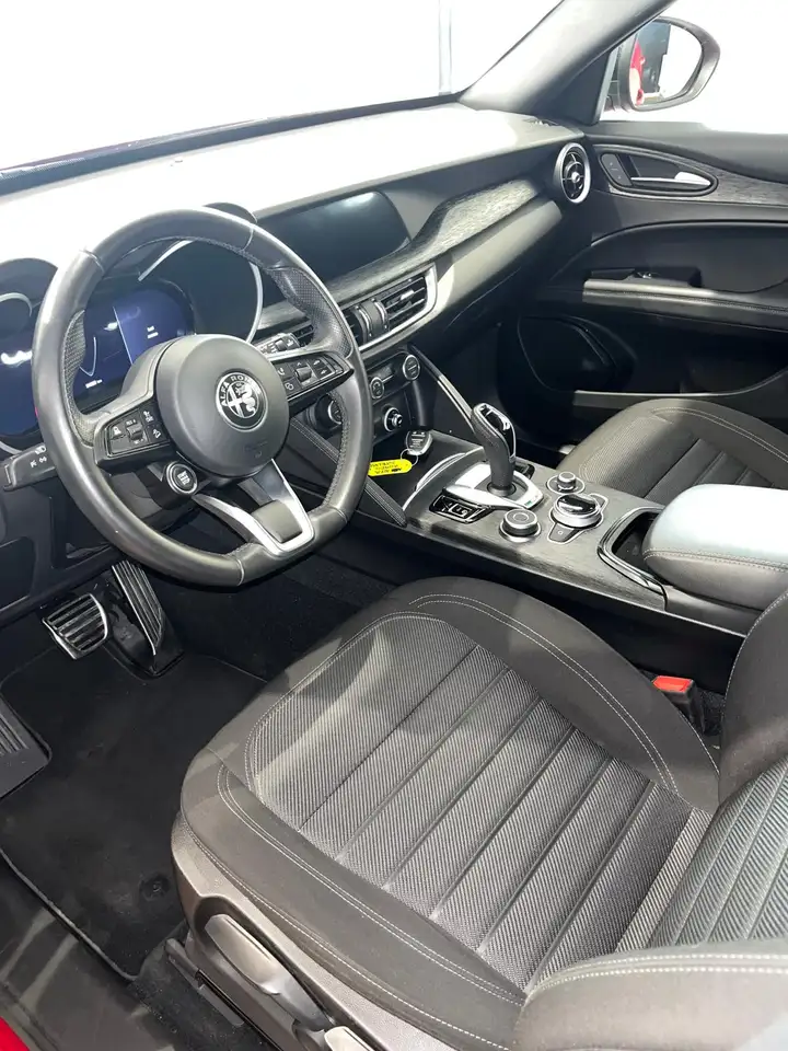 Alfa Romeo Stelvio 2023 — фото 10
