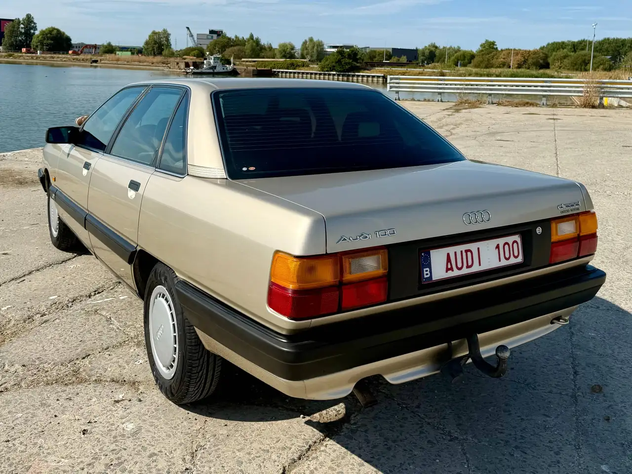 Audi 100 C3 Typ 44, foto 5