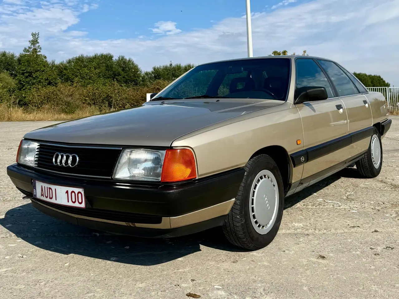 Audi 100 C3 Typ 44, foto 2
