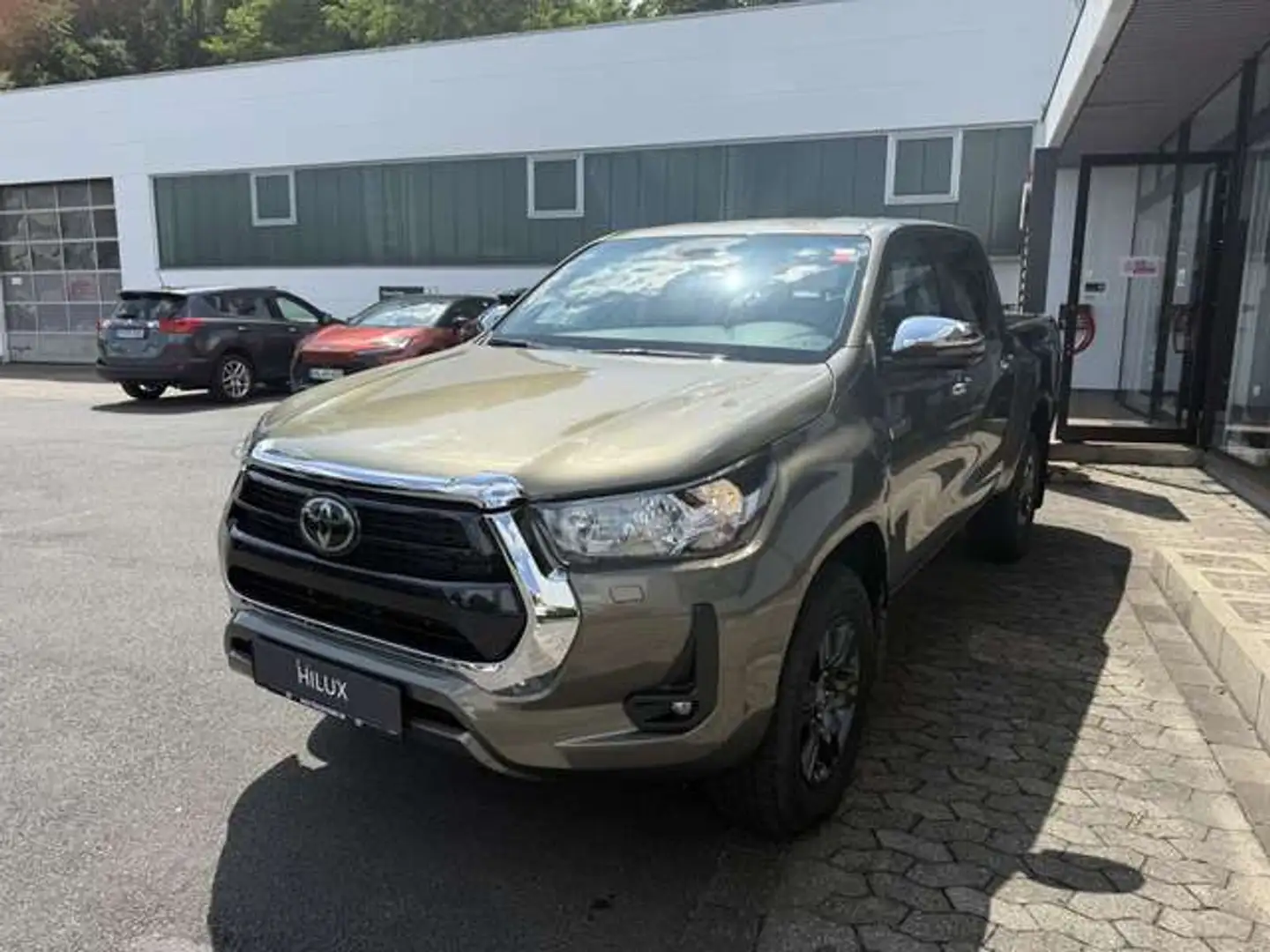 Toyota Hilux 4x4 Double Cab Autm. Comfort Zlatá - 2