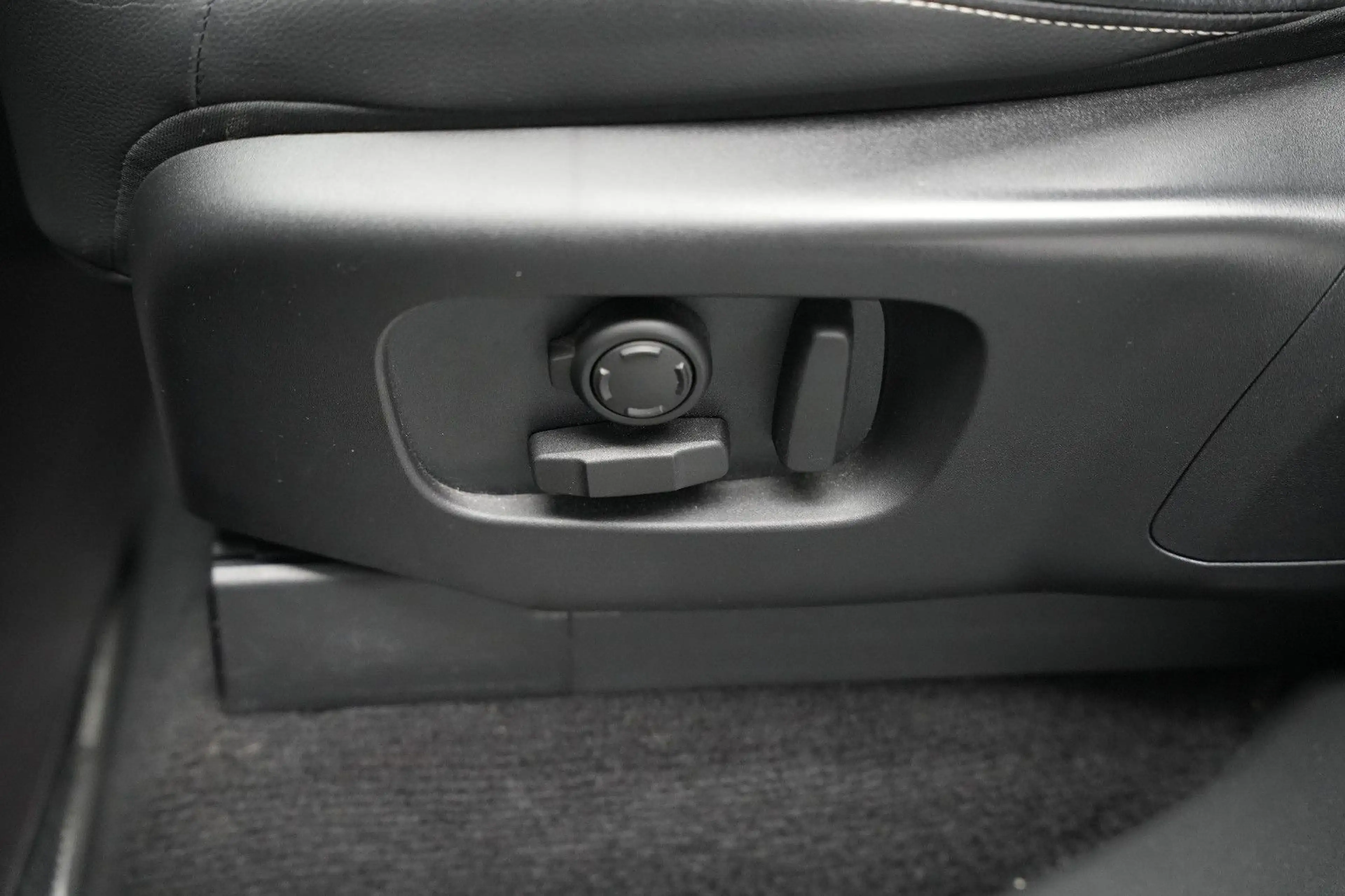 Land Rover Discovery R-Dynamic AWD/7-SITZER/360'°Cam/AHK — photo 14