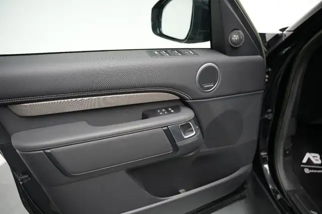 Land Rover Discovery view 10