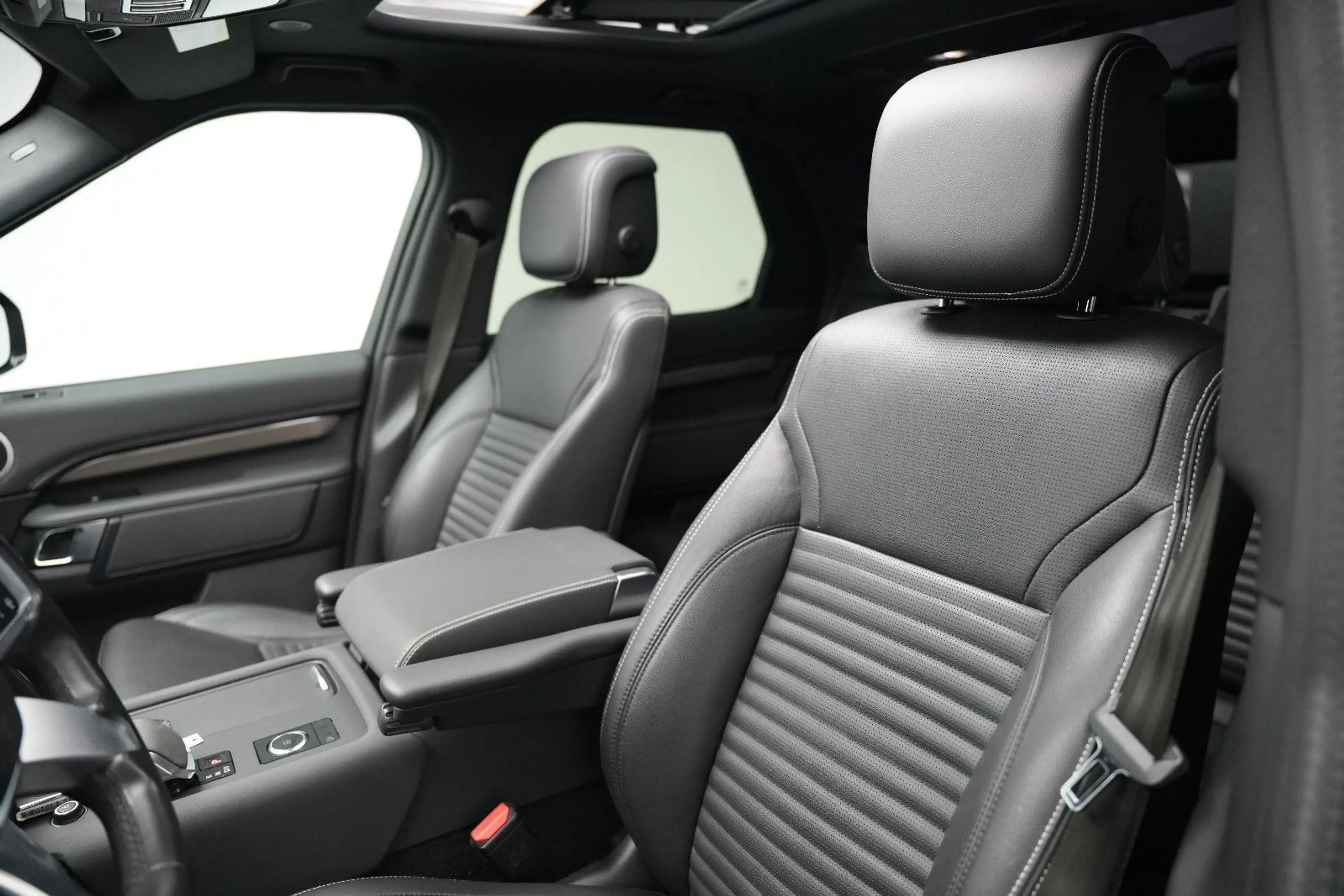 Land Rover Discovery R-Dynamic AWD/7-SITZER/360'°Cam/AHK — photo 15