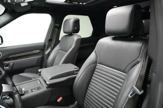 Land Rover Discovery view 15