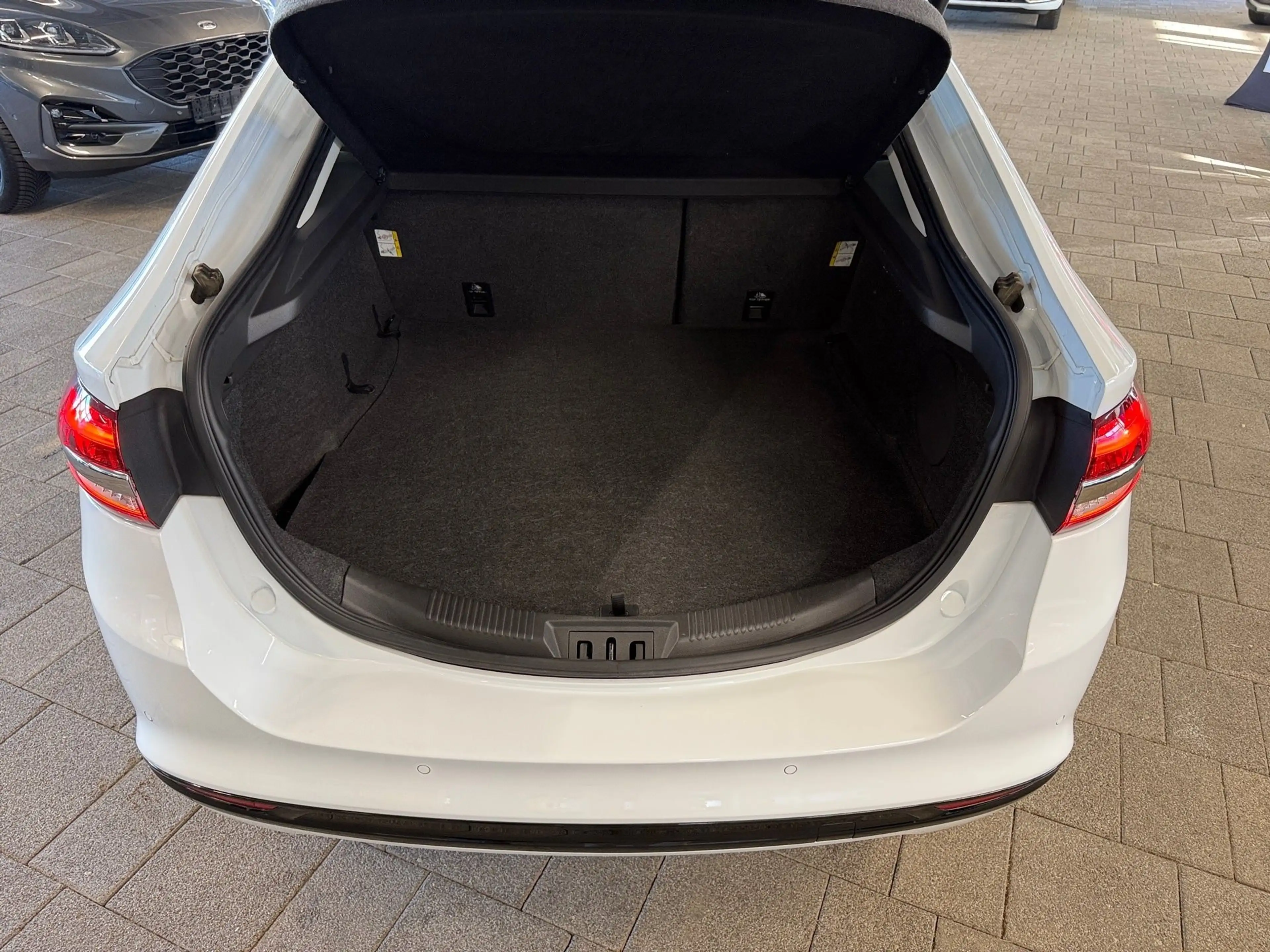 Ford Mondeo 2.0 EcoBlue Titanium Xenon+Shz.+Tempom. — photo 7