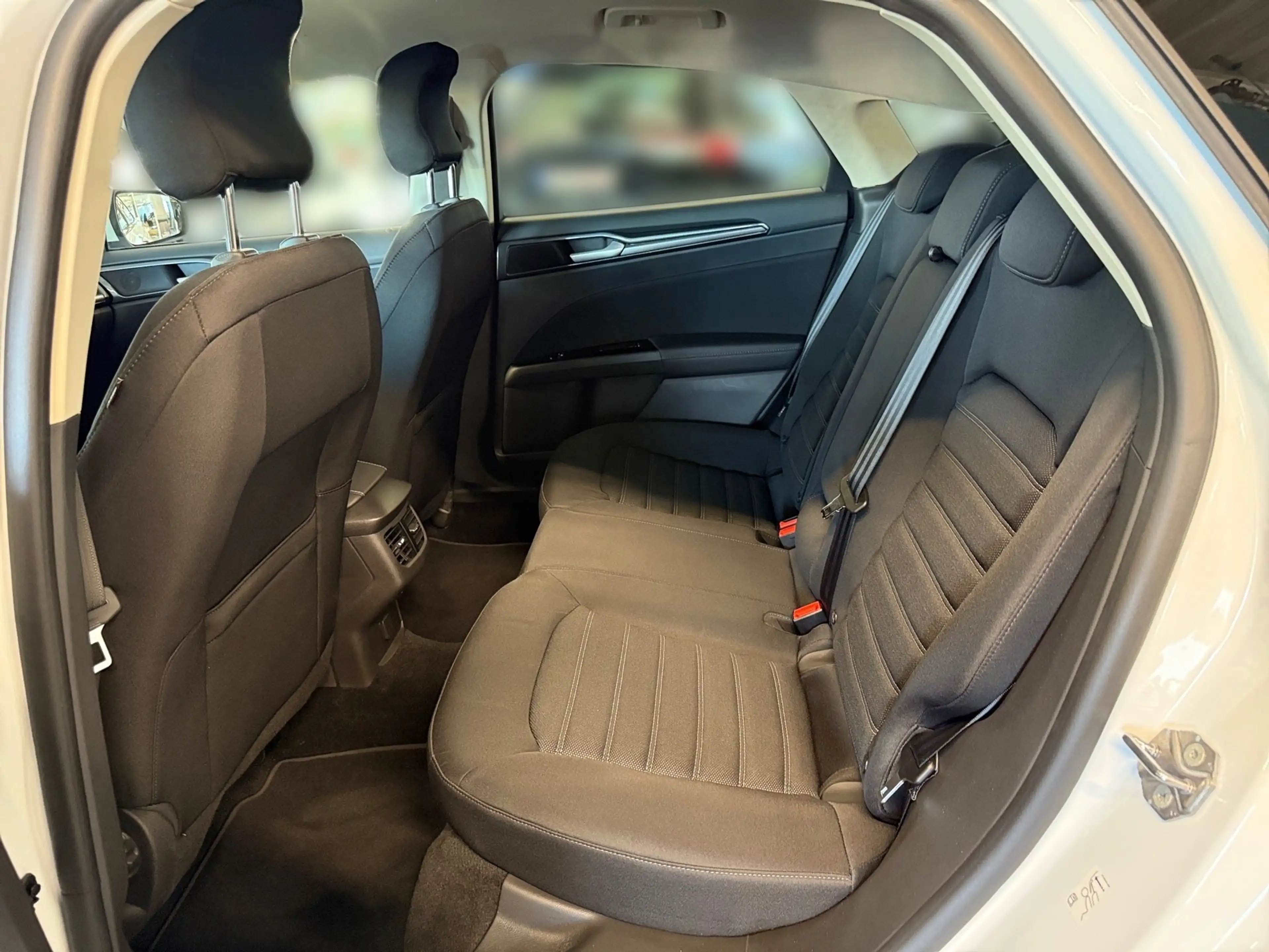 Ford Mondeo 2.0 EcoBlue Titanium Xenon+Shz.+Tempom. — photo 17