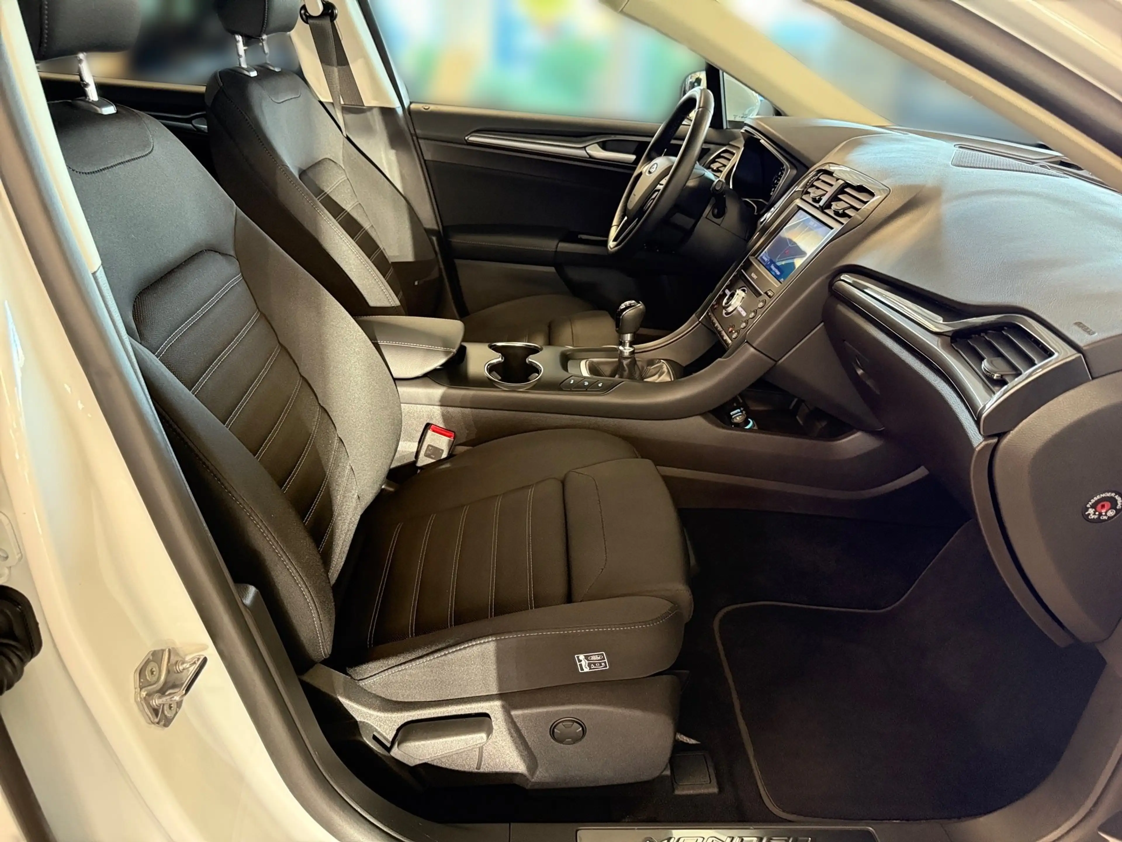 Ford Mondeo 2.0 EcoBlue Titanium Xenon+Shz.+Tempom. — photo 18