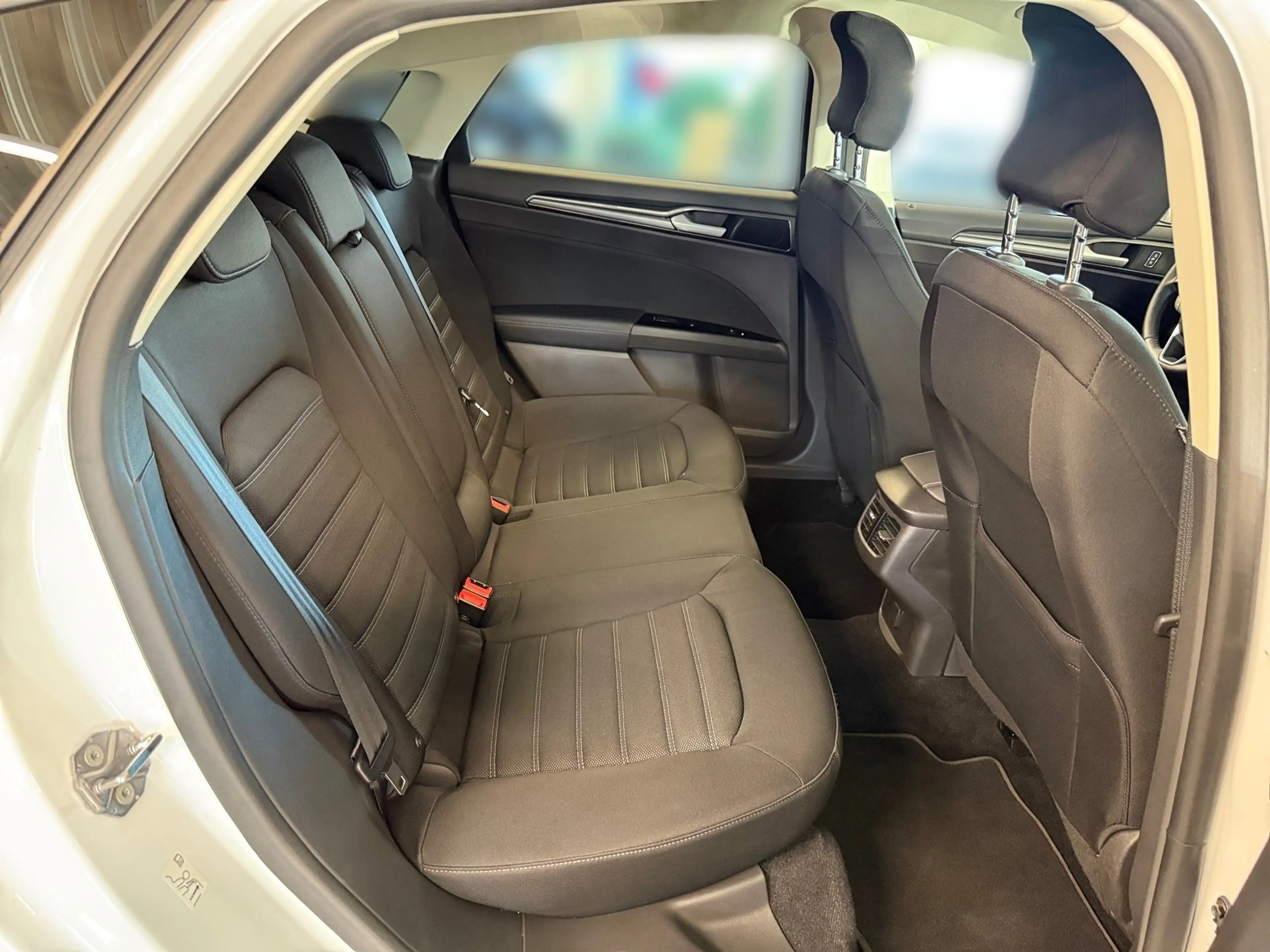 Ford Mondeo 2.0 EcoBlue Titanium Xenon+Shz.+Tempom. — photo 16