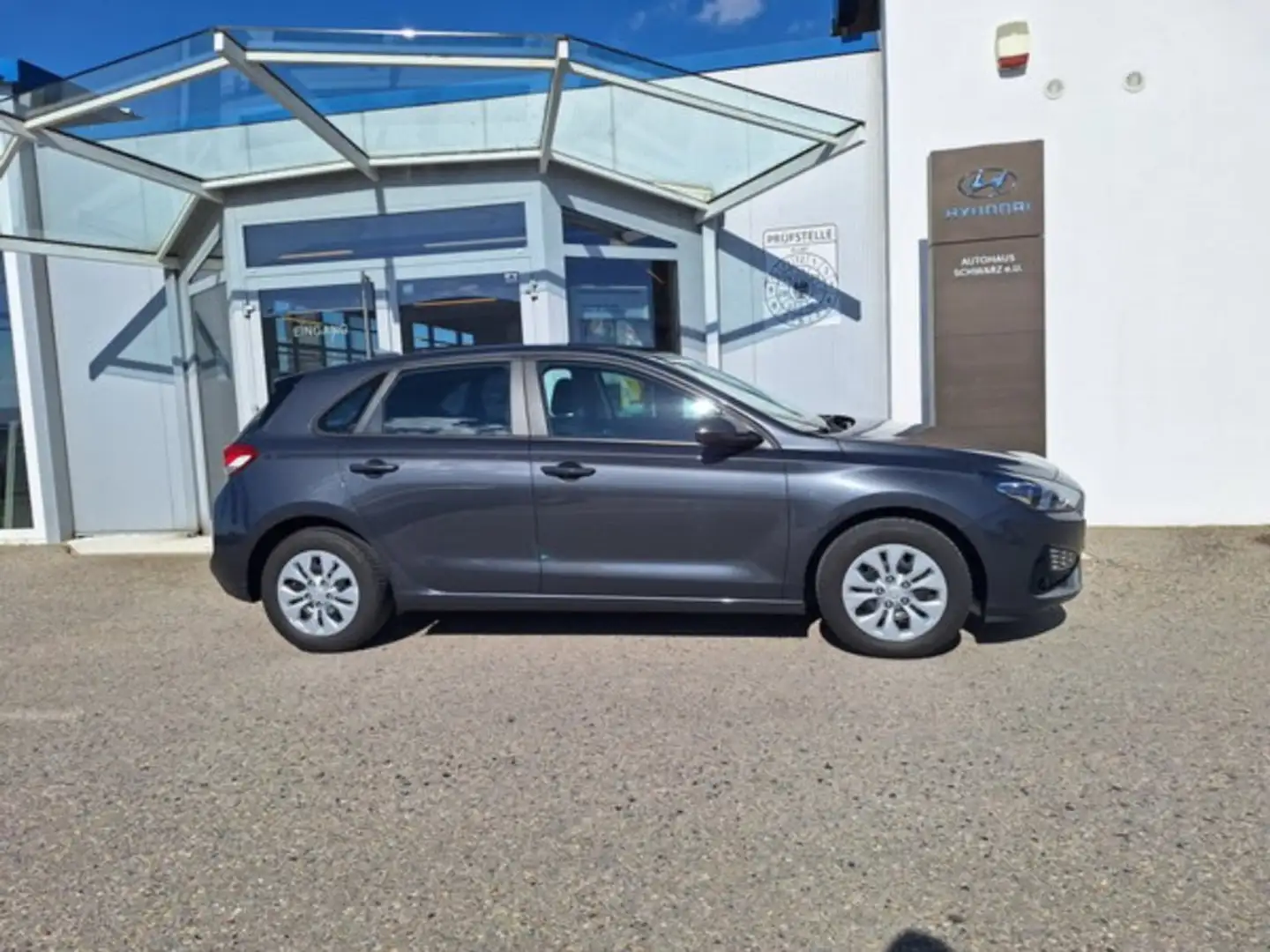 Hyundai i30 1,5 DPI i-Line plus Grau - 2