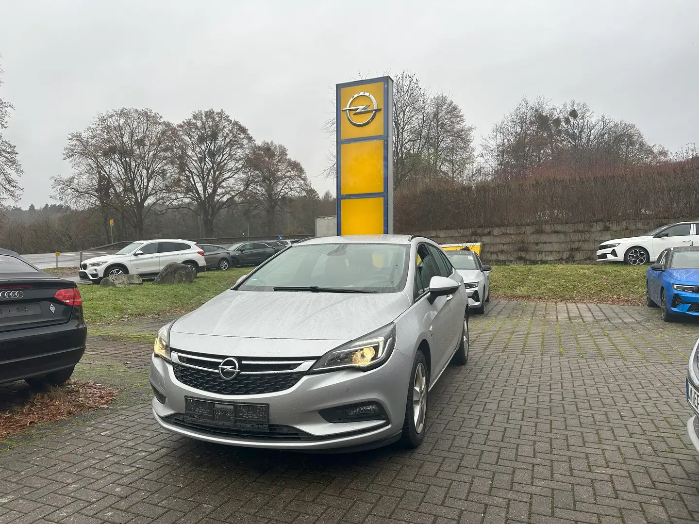 Opel Astra 1.6 D Sports Tourer 120 Jahre Sondermodell Silber - 2