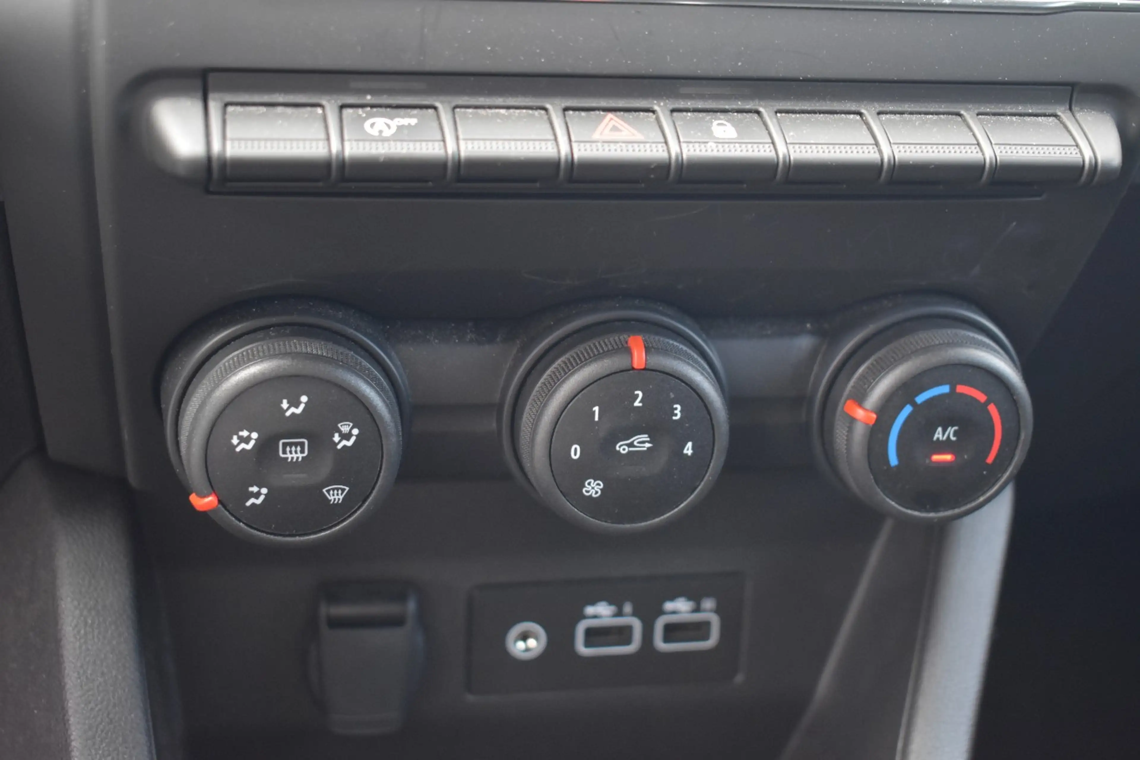 Mitsubishi Colt BASIS 1.0 Benziner 5-Gang — photo 10