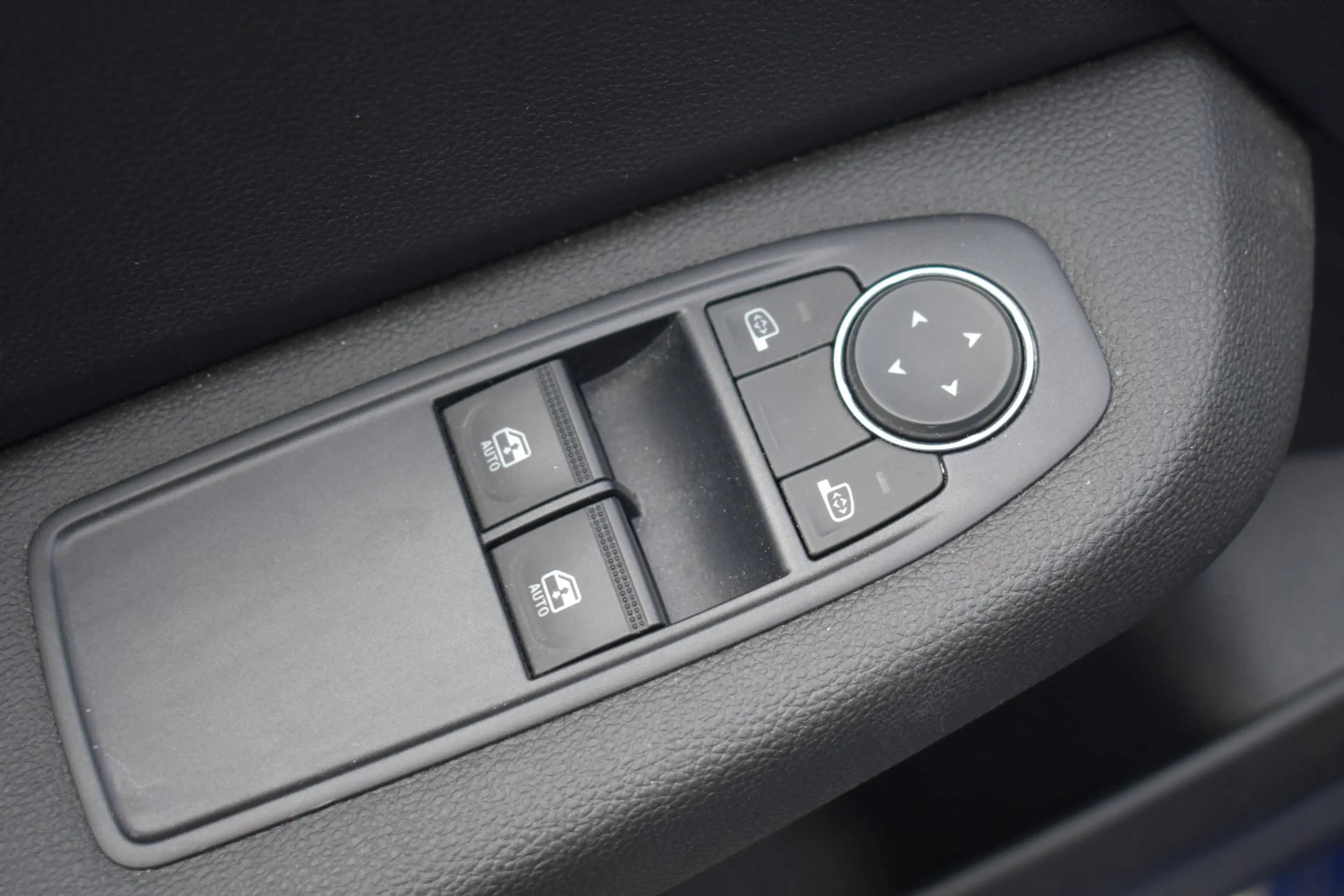 Mitsubishi Colt BASIS 1.0 Benziner 5-Gang — photo 7