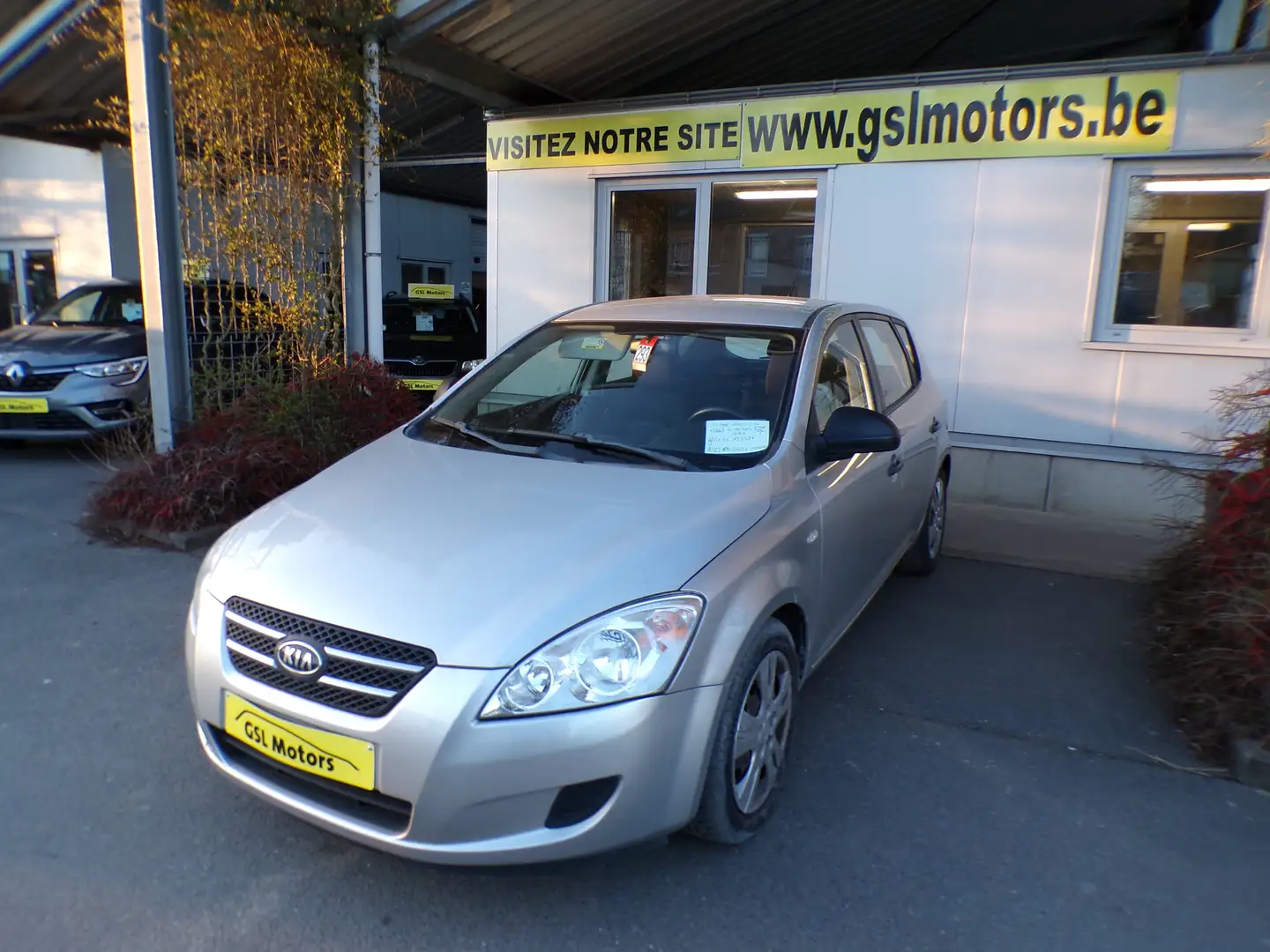 Kia Ceed / cee'd 1.6CRDi 90cv 5 portes gris 03/09 Airco Radio CD Grijs - 1