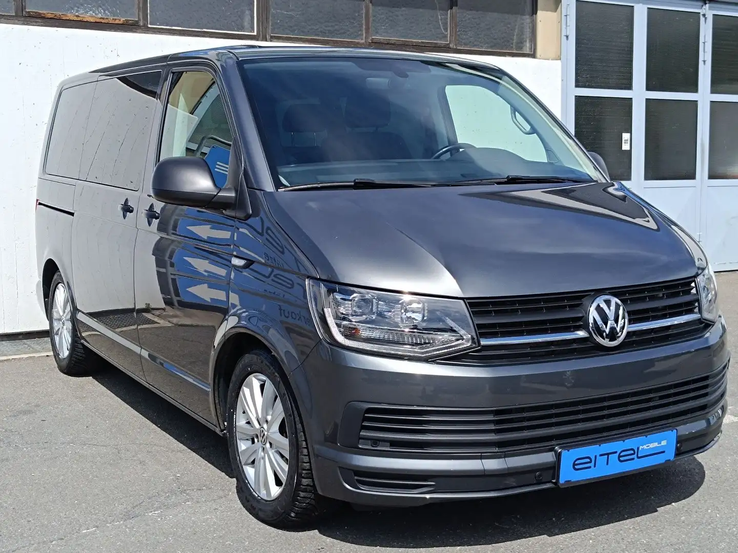 Volkswagen T6 Multivan T6 Bus Multivan 2,0 TDI Navi AHK Kamera PDC Grau - 2