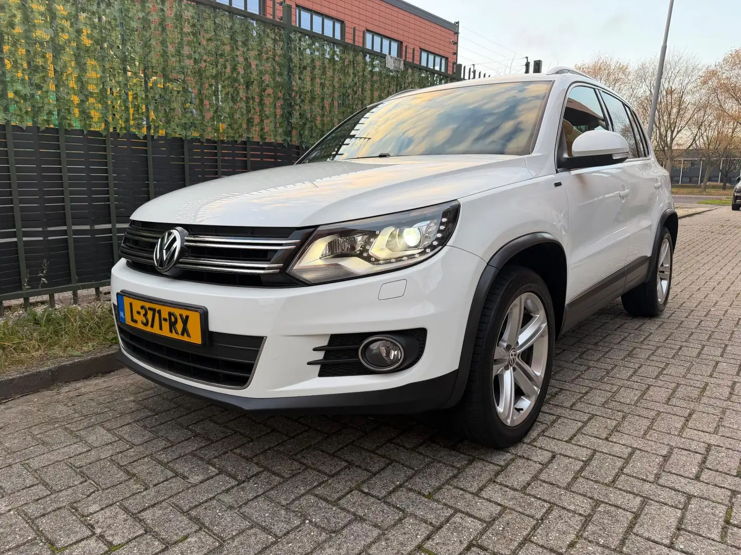 Volkswagen Tiguan 1.4 TSI R-Line 2016 AUT|AIRCO|CAMERA|XENON Wit - 2
