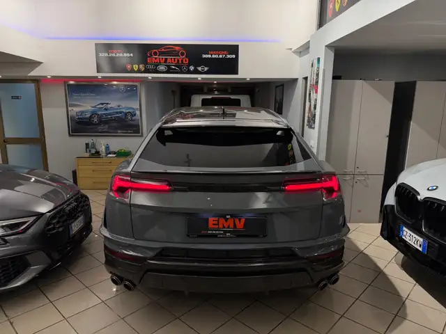 Lamborghini Urus view 15
