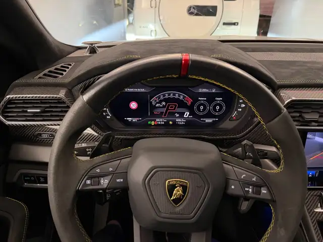 Lamborghini Urus view 6