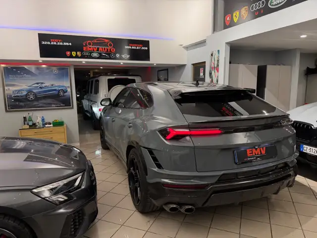 Lamborghini Urus view 12