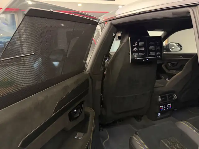 Lamborghini Urus view 9