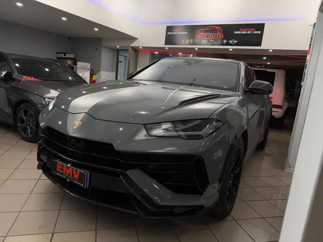 Lamborghini Urus view 2
