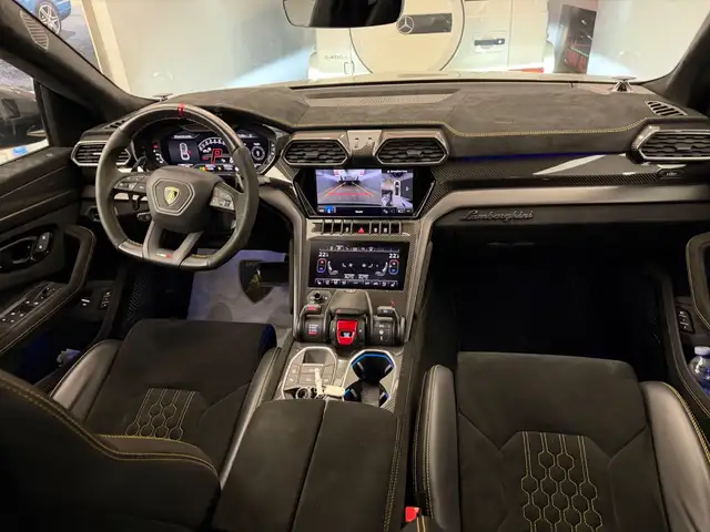 Lamborghini Urus view 10