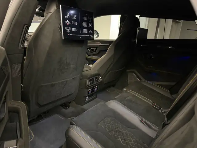 Lamborghini Urus view 11
