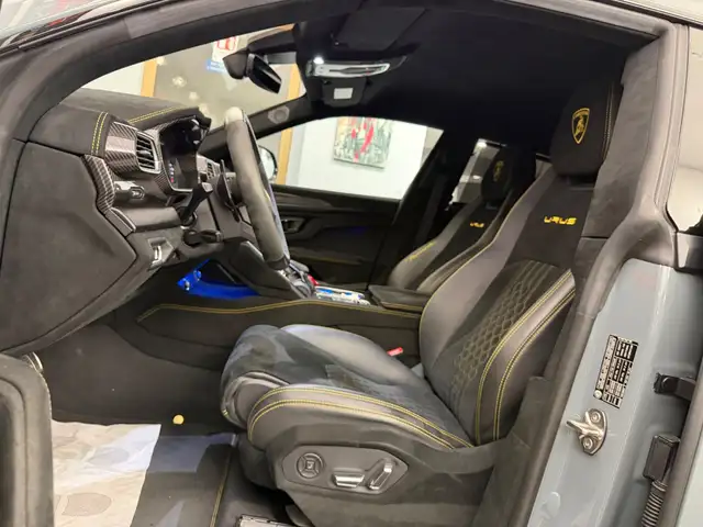 Lamborghini Urus view 5