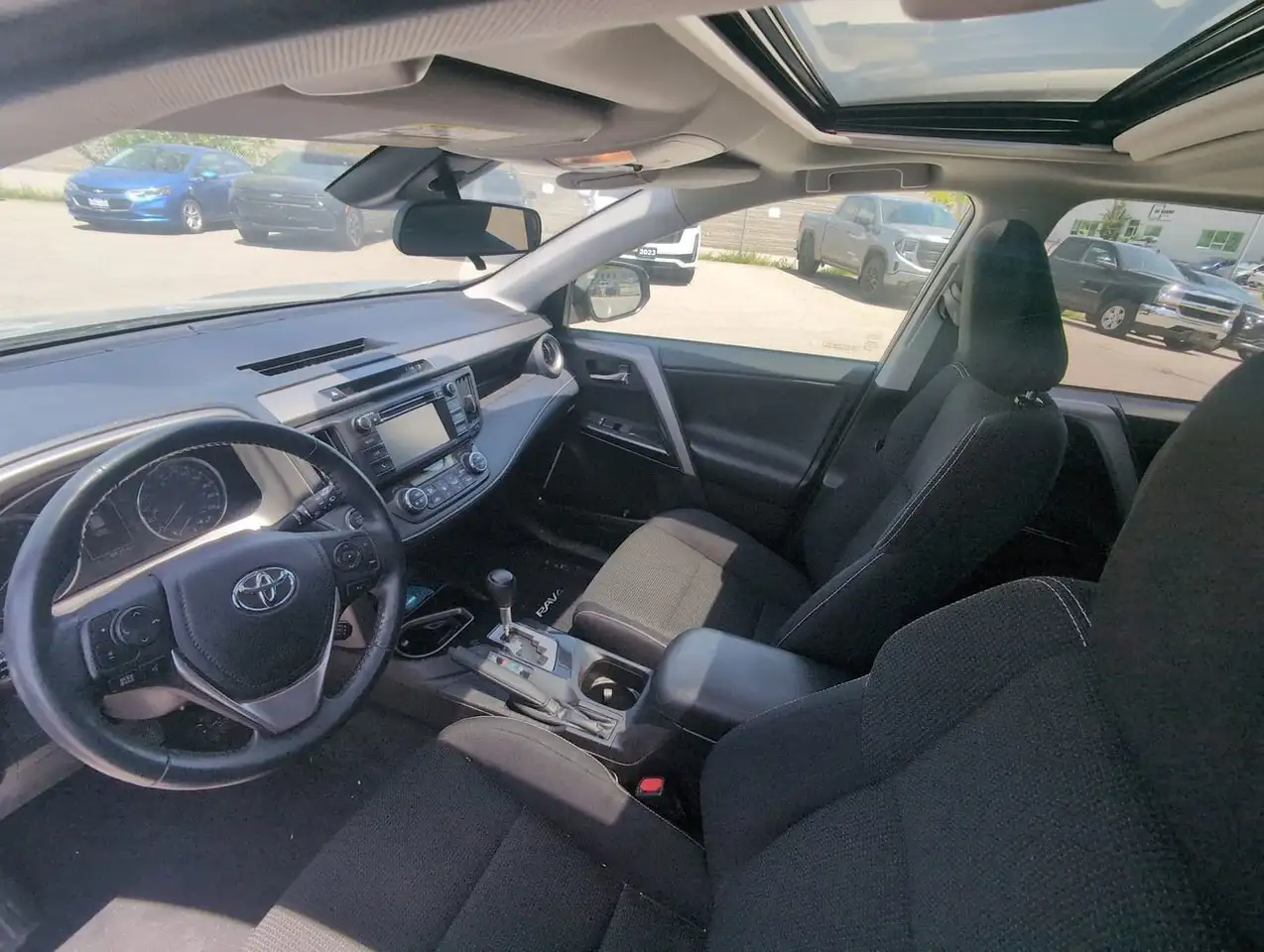 Toyota RAV 4 снимка Toyota RAV 4
