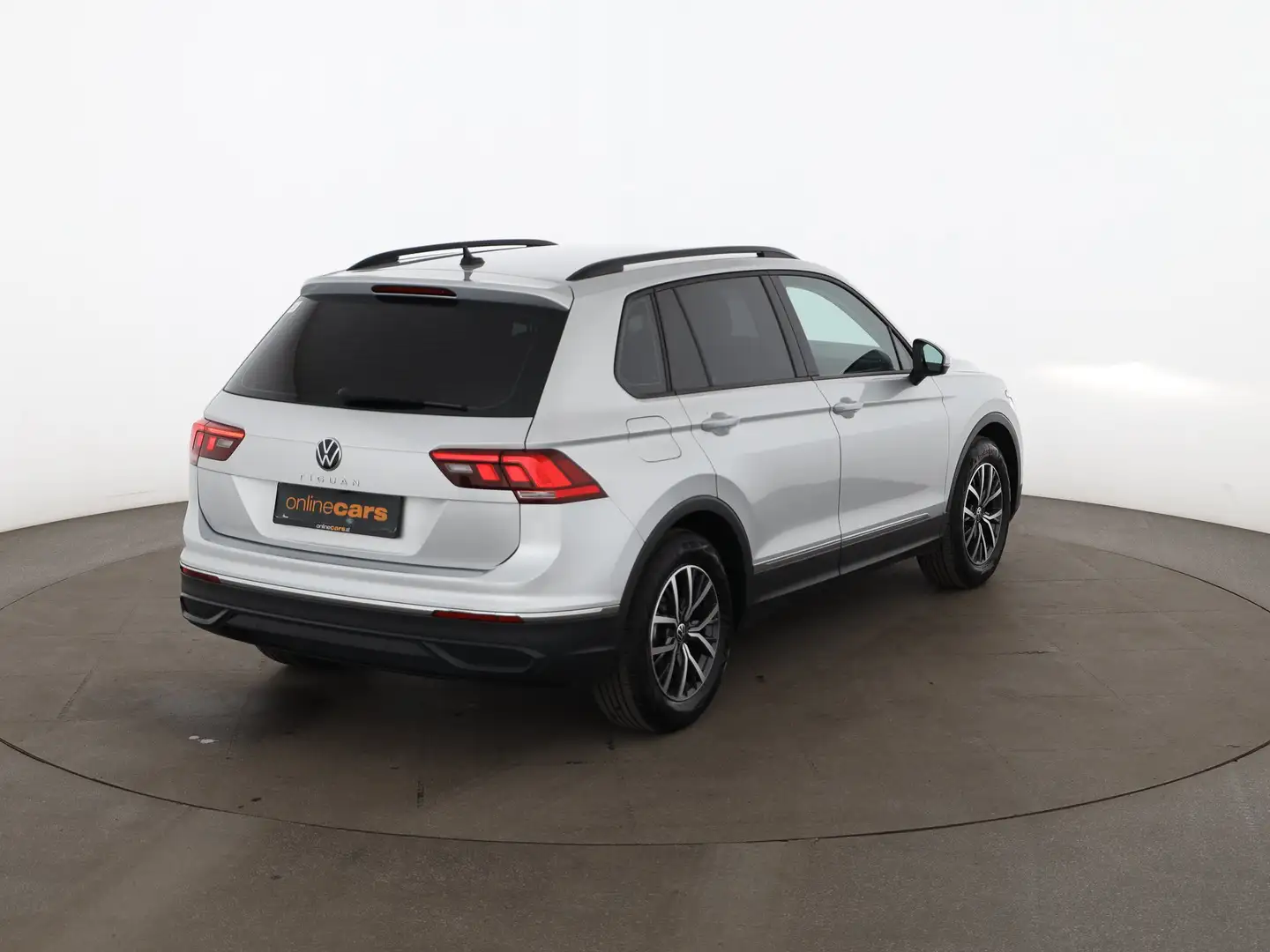 Volkswagen Tiguan 2.0 TDI Life Aut LED AHK RADAR NAVI R-CAM Silber - 2