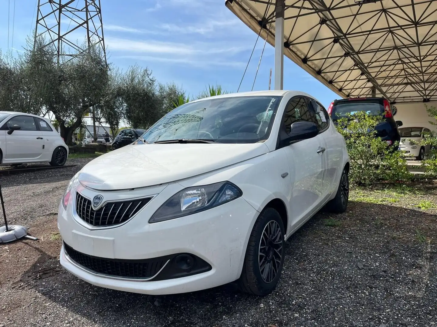 Lancia Ypsilon 1.0 FireFly Hybrid Platino Weiß - 1