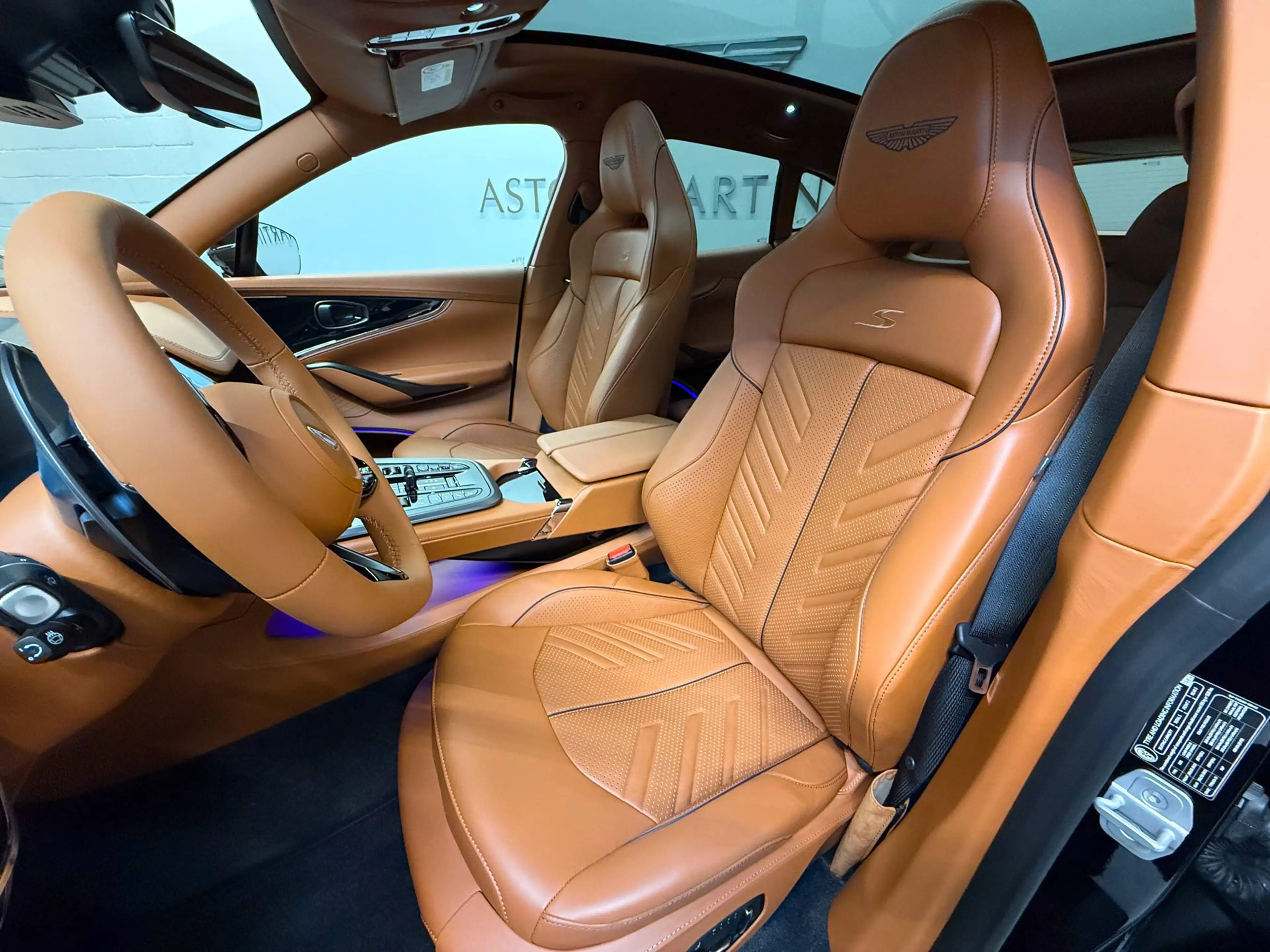 Aston Martin DBX S | 2026 - Q Interior — photo 7