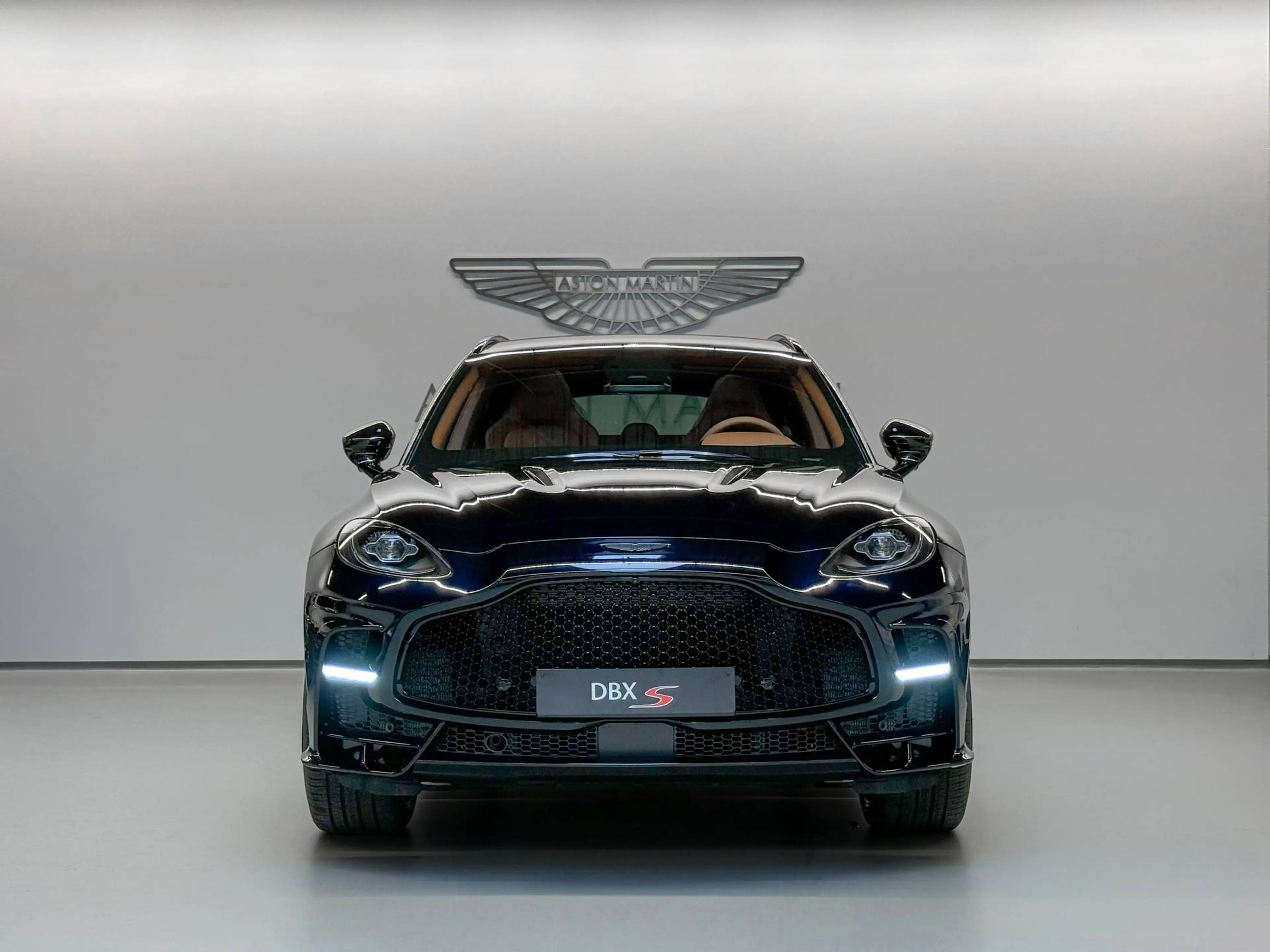 Aston Martin DBX S | 2026 - Q Interior — photo 2