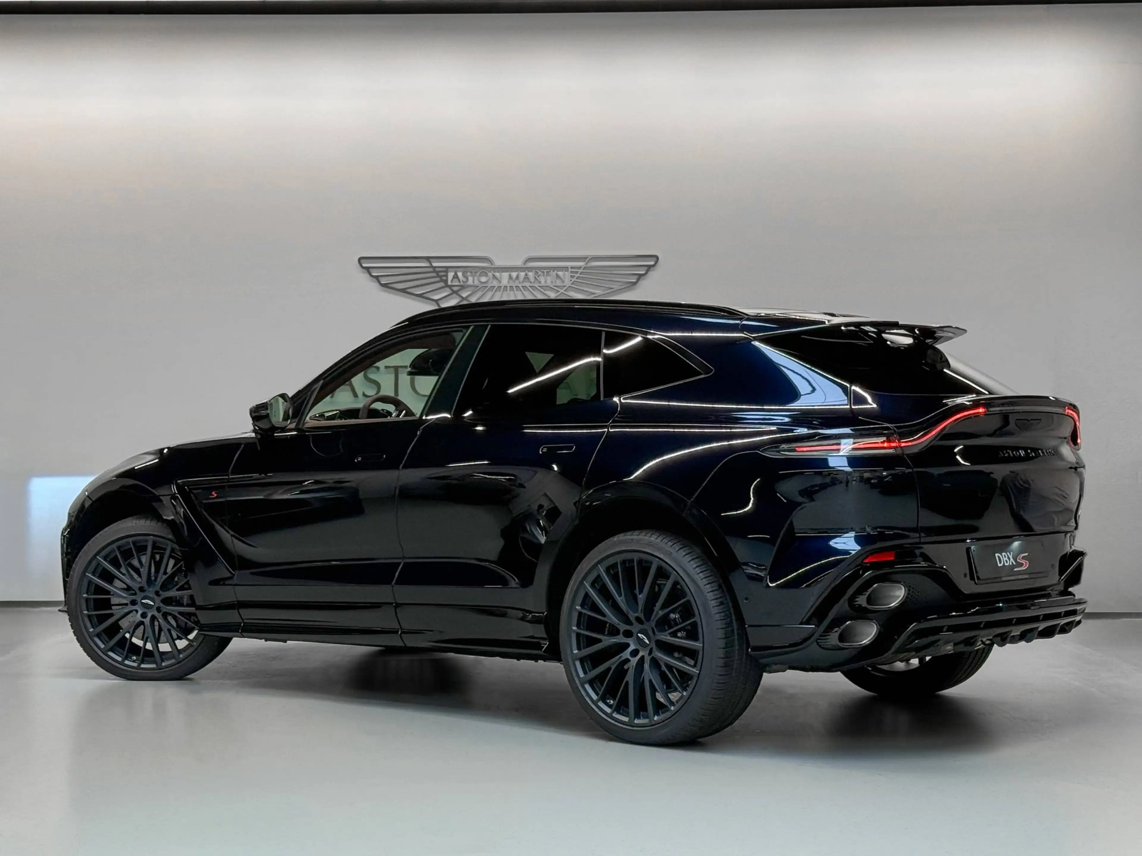 Aston Martin DBX S | 2026 - Q Interior — photo 5