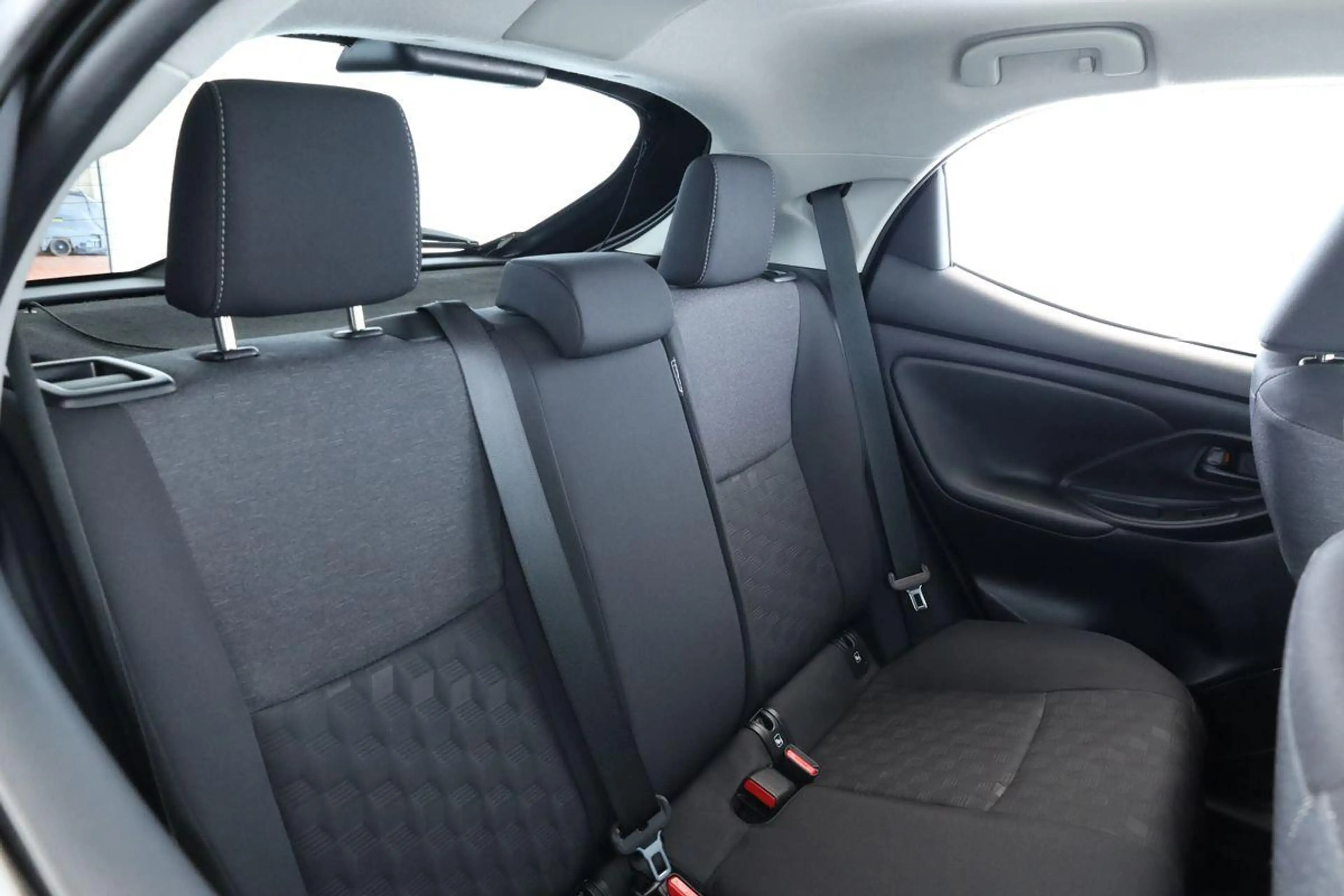Toyota Yaris Hybrid 116 Teamplayer LED App SHZ Key Kam — photo 14