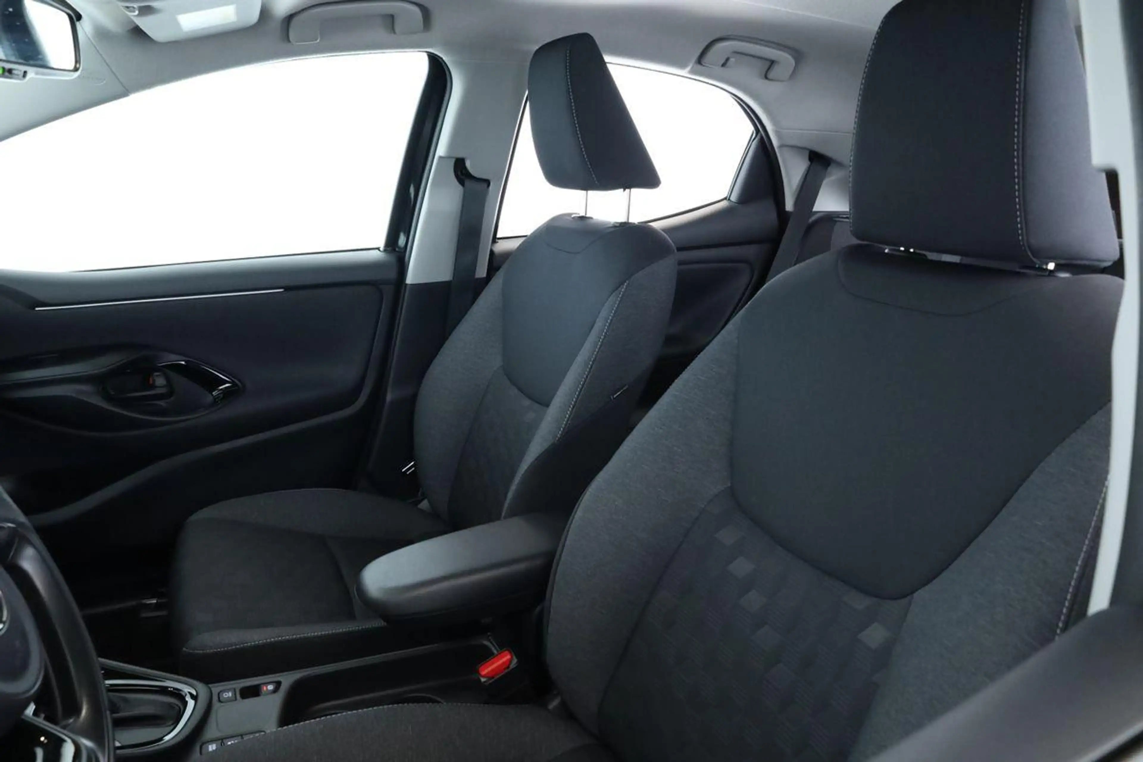 Toyota Yaris Hybrid 116 Teamplayer LED App SHZ Key Kam — photo 10