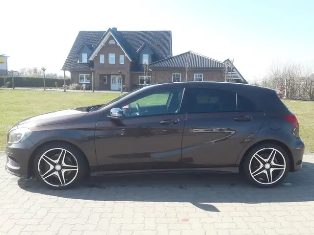Mercedes-Benz A 220 CDI BlueEfficiency+Navi+Leder+ Pano+Kamera
