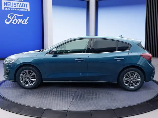 Ford Focus view 3