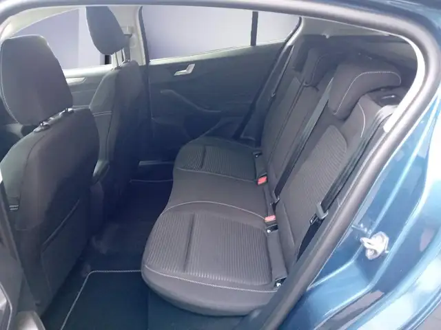 Ford Focus view 9