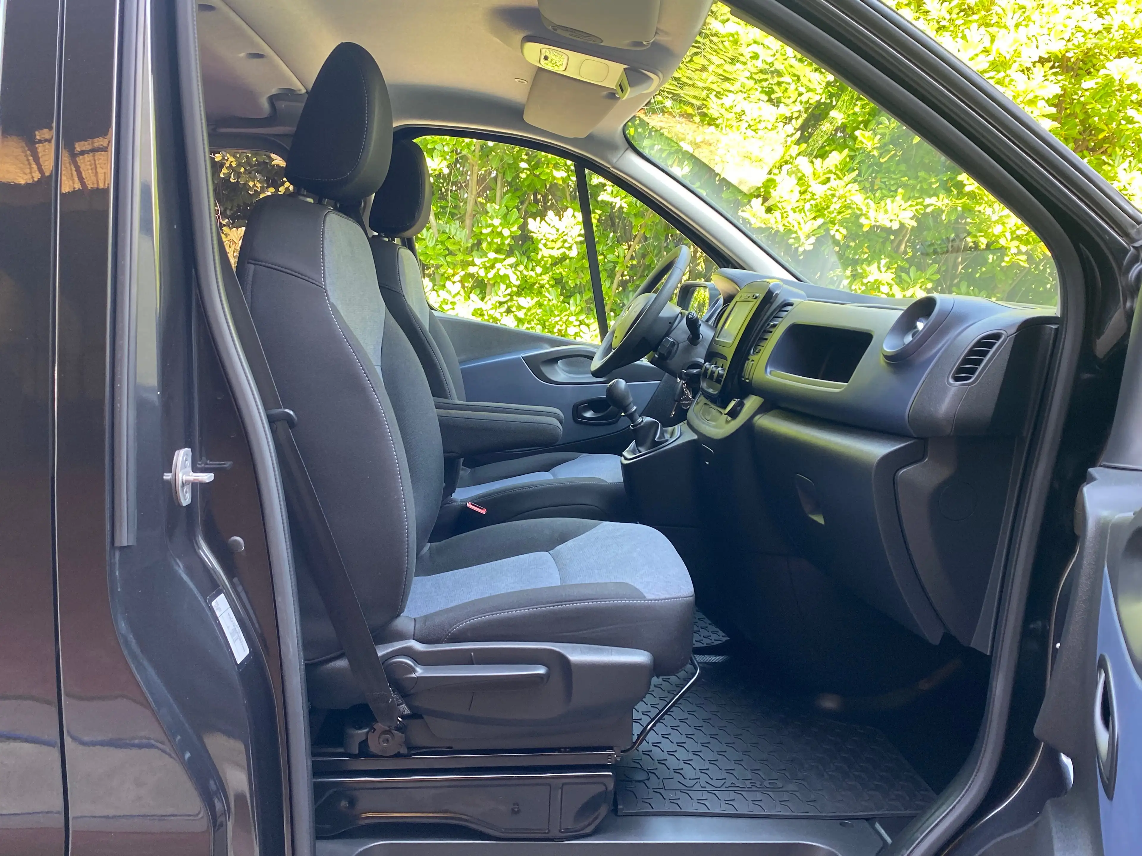 Opel Vivaro 1.6 CDTi L1H1 BiTurbo - Clim - Navi - Carnet - 5 places - Garantie!!! — photo 9
