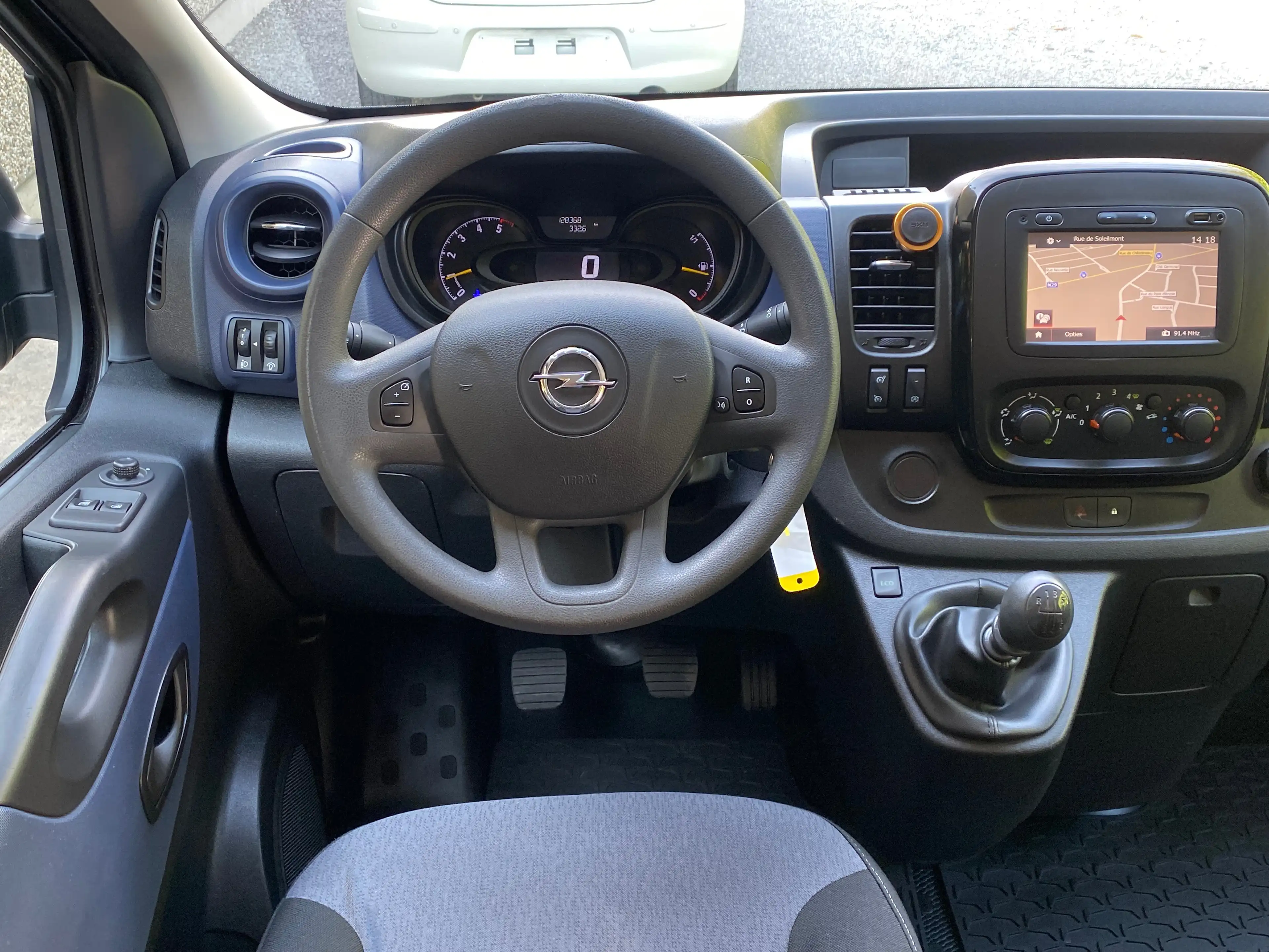 Opel Vivaro 1.6 CDTi L1H1 BiTurbo - Clim - Navi - Carnet - 5 places - Garantie!!! — photo 11